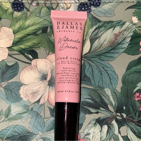 MAKEUP BUNDLE WITH BAG- NEW SKINCARE & MAKEUP PRODUCTS!  🧖🏽‍♀️ 💄 - Picture 3 of 10